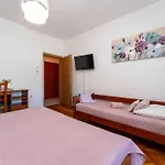 In Starigrad-paklenica 43533 Apartamento *