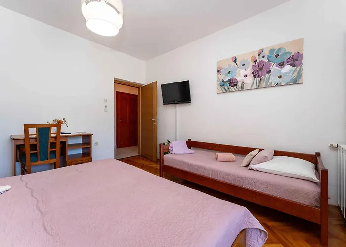 In Starigrad-paklenica 43533 Apartment *