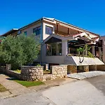 Апартаменты In Starigrad-paklenica 43533 Стариград-Пакленица