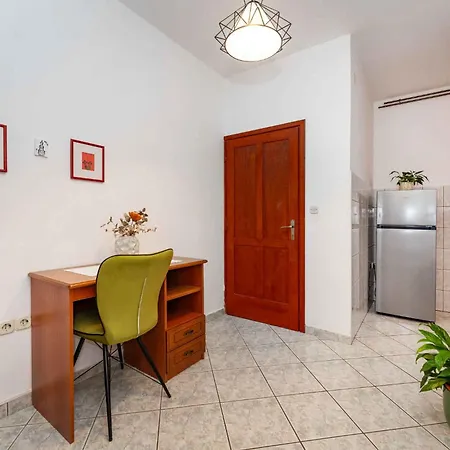 In Starigrad-paklenica 43533 Apartament *