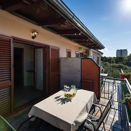 Apartamento In Starigrad-paklenica 43533