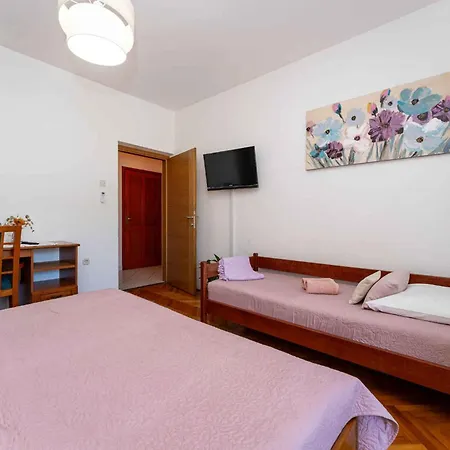 In Starigrad-paklenica 43533 Apartament *