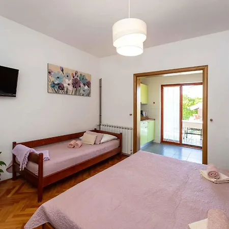 In Starigrad-paklenica 43533