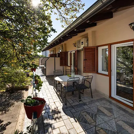 In Starigrad-paklenica 43533