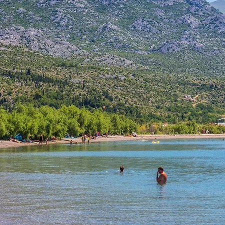 In Starigrad-paklenica 43533