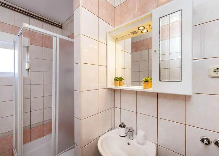 In Starigrad-paklenica 43533