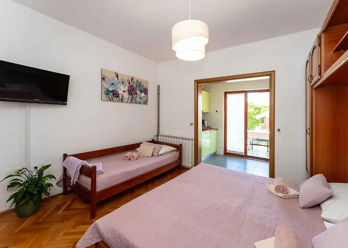 In Starigrad-paklenica 43533